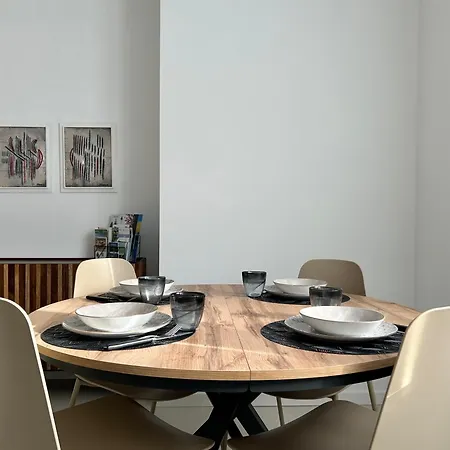 Malpensa Airport - 9 Min To Mxp - Free Parking *